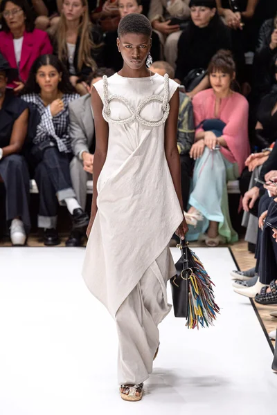Look 14